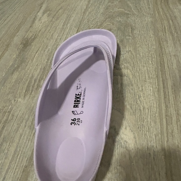 Women's Birkenstock Lavender Vinyl Flip Flops - 6 - Picture 9 of 10